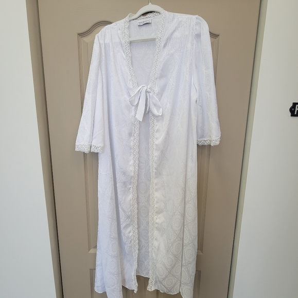 Vintage Nightgown - Picture 2 of 9